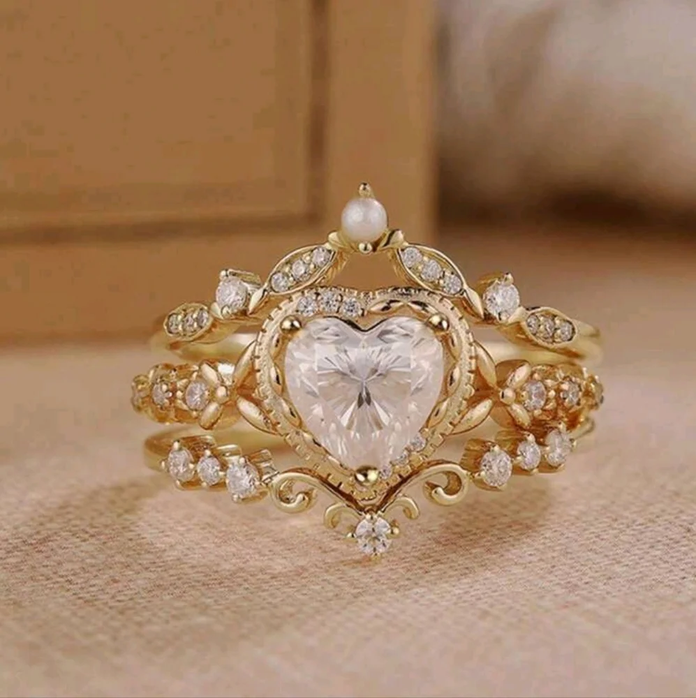 BRAND NEW ** Elegant Gold Heart Ring with Pearl Accents